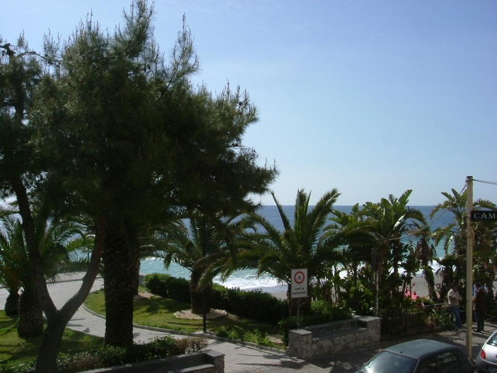 Taormina Beach House Mazzeo Eksteriør billede